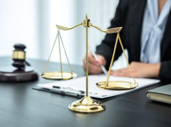 Rechtsschutzversicherung für Privatkunden bei Stein Finanzen - Ihr freier Versicherungsmakler in Chemnitz, Morgenleite und Umgebung {{brizy_dc_image_alt imageSrc=